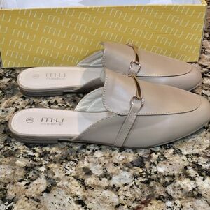 Women's Dark Beige Musshoe Loafers Size 9 New